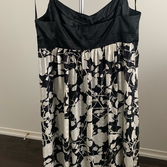 Beautiful BCBG Silk Dress - Picture 4 of 5